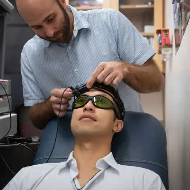 Laser-Headset, das Schlaganfälle erkennt