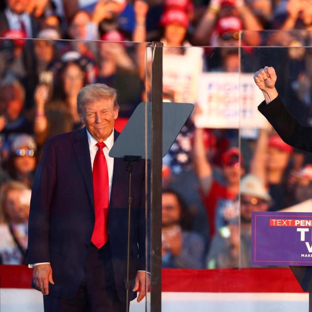 Trump und Musk bei einer Wahlkampfveranstaltung