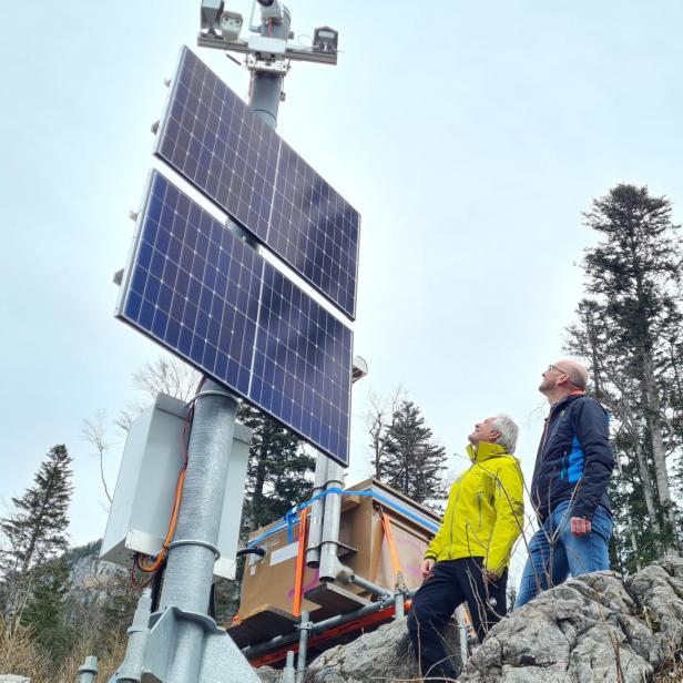 Das Lawinenradar wird über Photovoltaikmodule und einer Brennstoffzelle versorgt.