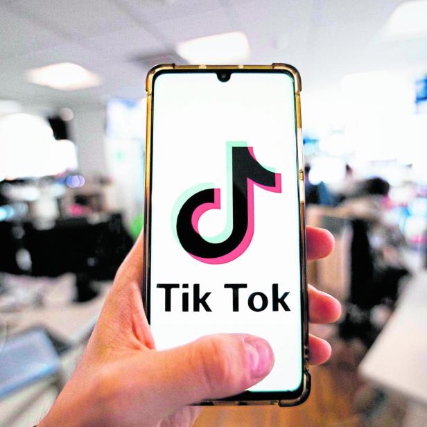 Auch in Europa bekommt die chinesische App TikTok zunehmend Ärger.