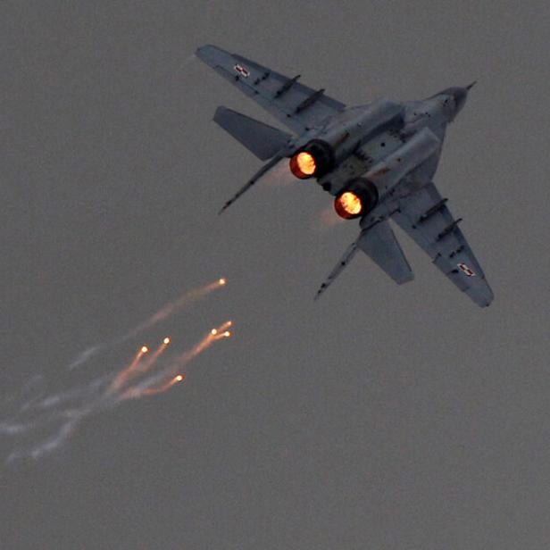 Russischer Kampfjet vollführt verrücktes "Cobra"-Manöver