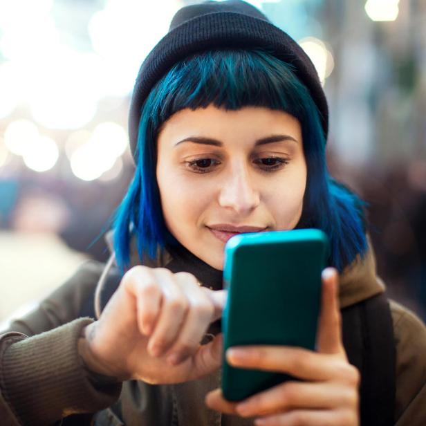 Frau mit Smartphone