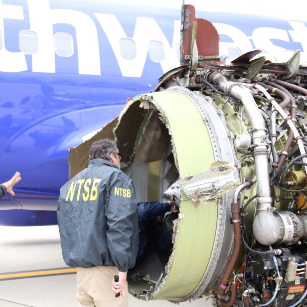 Symbolbild: Schon ein relativ kleines Stück Weltraumschrott kann große Schäden bei Flugzeugen verursachen