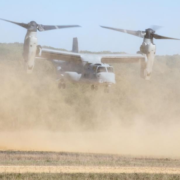 Mit dem V-22 Osprey (hier im Bild) nutzen die USA bereits ein Tiltrotor-Flugzeug