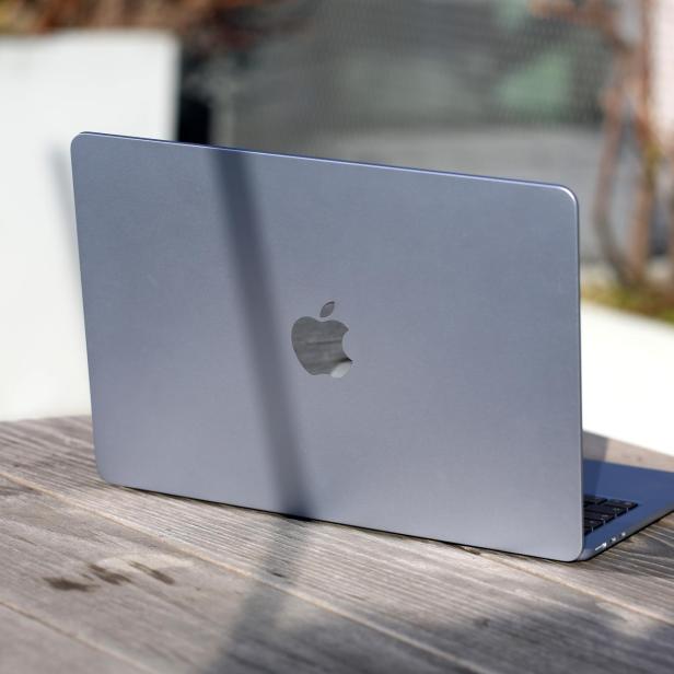 Das Apple MacBook Air mit M4-Chip. Nächstes Jahr könnte es bei Apple aber eine noch günstigere Sparte geben, sagt der Analyst Kuo.