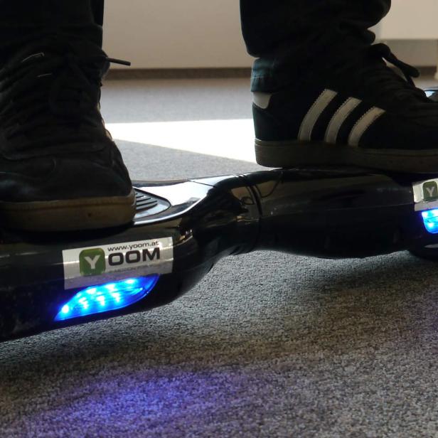 Zuletzt sorgten die selbstbalancierenden Hoverboards für eher negative Schlagzeilen. Man kann mit den Gefährten aber auch Spaß haben, wie der gezeigt hat.