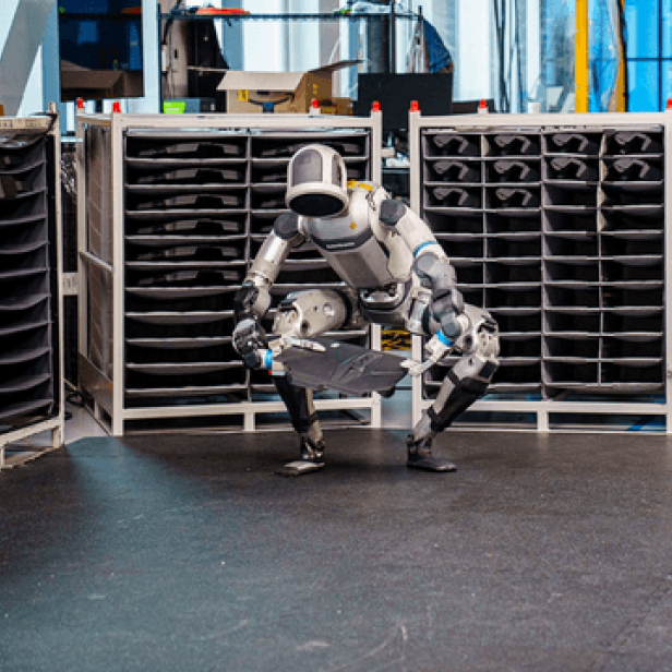 Der Roboter soll Fahrzeugteile im Hyundai-Werk herumtragen.