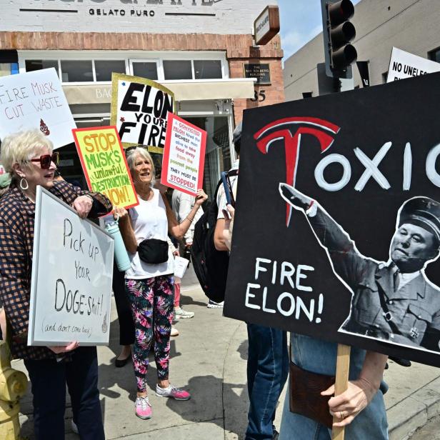 US-POLITICS-MUSK-TESLA-PROTEST