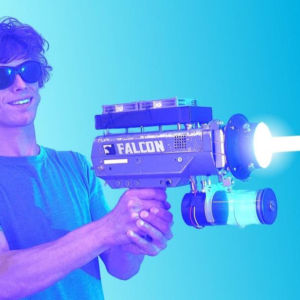 YouTuber baut sich selbst einen tragbaren 250-Watt-Laser 