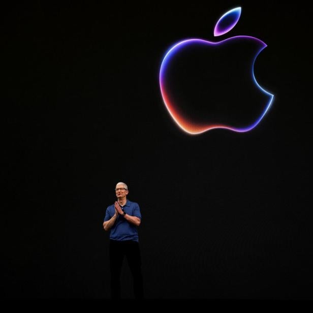 Apple-CEO Tim Cook wird auf der Bühne erwartet