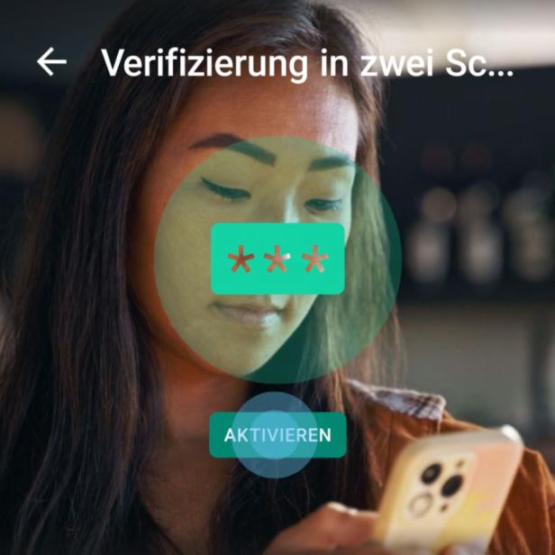 Frau mit Handy, WhatsApp