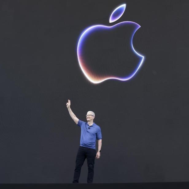 Apple-CEO Tim Cook wird bald die Bühne betreten und die Neuerungen vorstellen