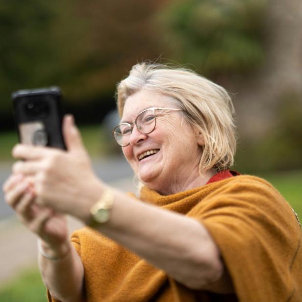 Symbolbild Smartphone Nutzung 