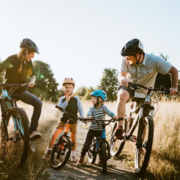 Für Familien mit Kindern können Radreisen ein tolles Erlebnis sein. Allerdings müssen die Routen dann oft anders geplant werden als wenn eine Gruppe sportlicher Männer unterwegs ist.