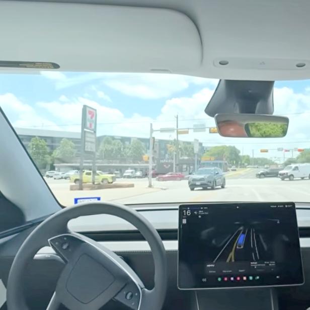 Videos zeigen, seltsames Verhalten der Tesla-Robotaxis