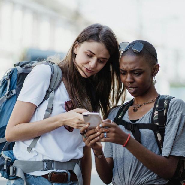 Diese Apps helfen auf Reisen.