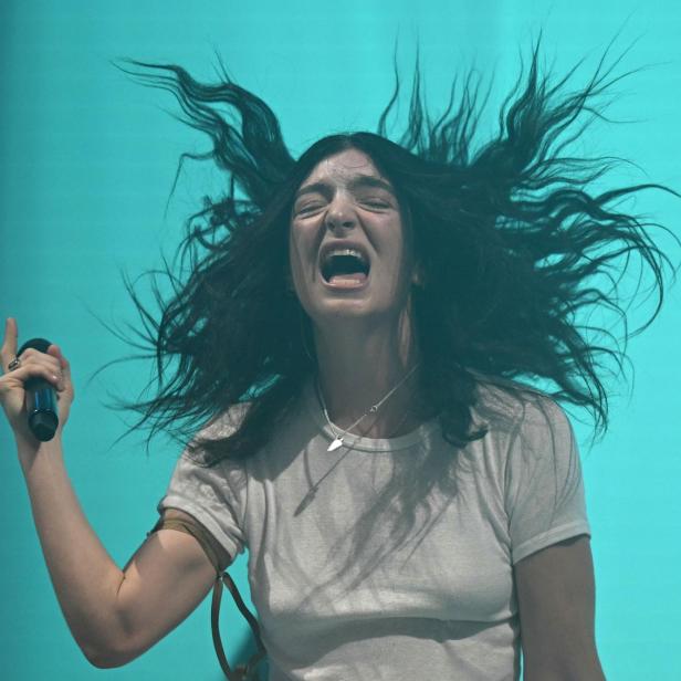 Lorde beim Glastonbury-Festival 2025.