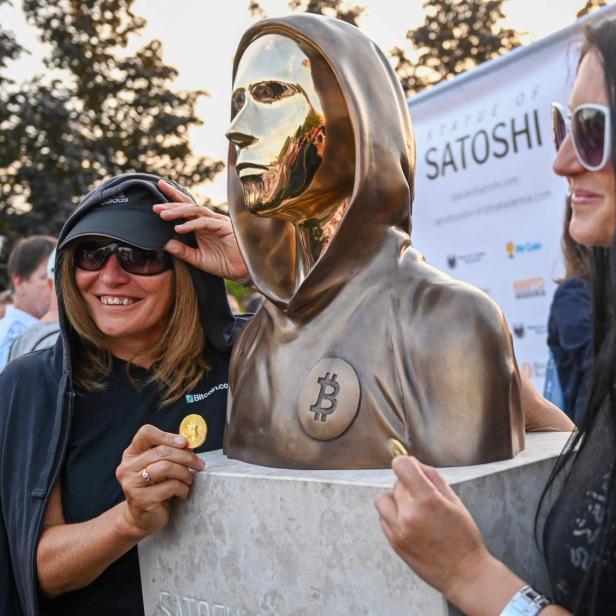 Statue von Satoshi Nakamoto in Budapest.
