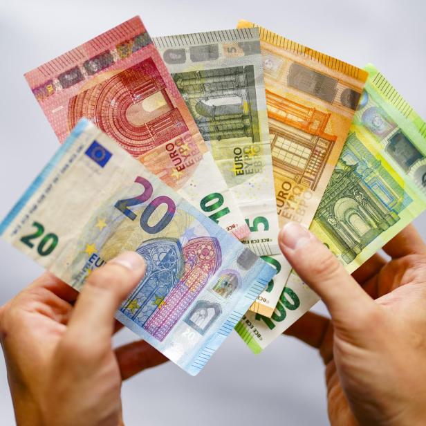 Bargeld gilt als das anonymere Zahlungsmittel. Aber auch dieses kann getrackt werden.