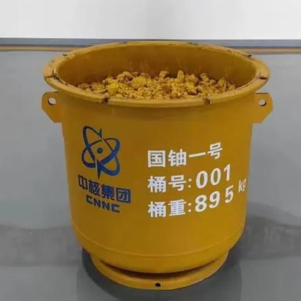 Das erste Barrel mit einem Gewicht von 895 Kilogramm wurde abgebaut.
