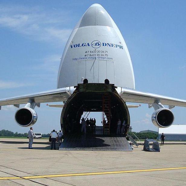 Eine Antonov An-124 von vorne betrachtet