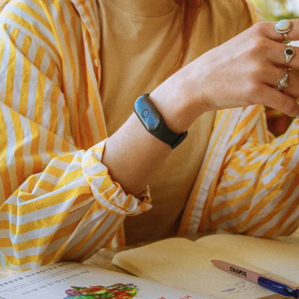Das Wearable von BeeAI 