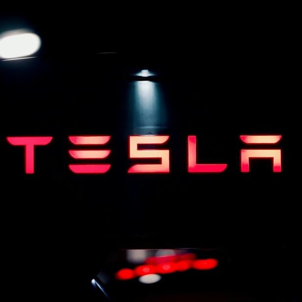 Symbolbild Tesla 