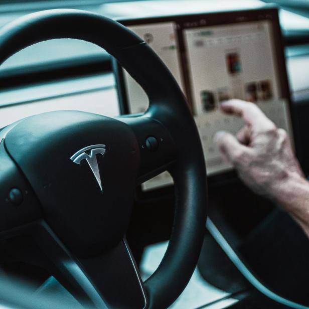 Symbolbild Tesla 