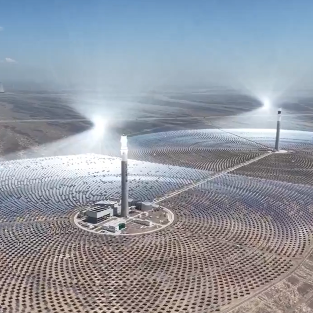 Lichtspiel beim Dunhuang Solarthermie-Kraftwerk.