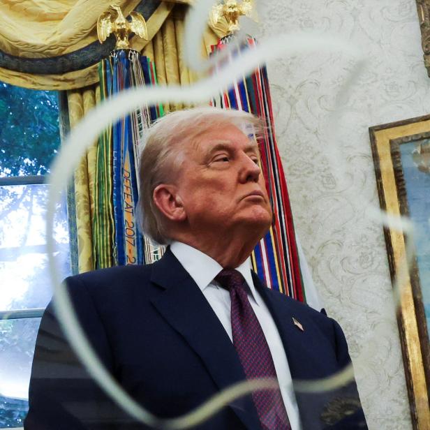 U.S. President Trump and Apple CEO Cook announce Apple's $100 billion investment in U.S. manufacturing, at the White House