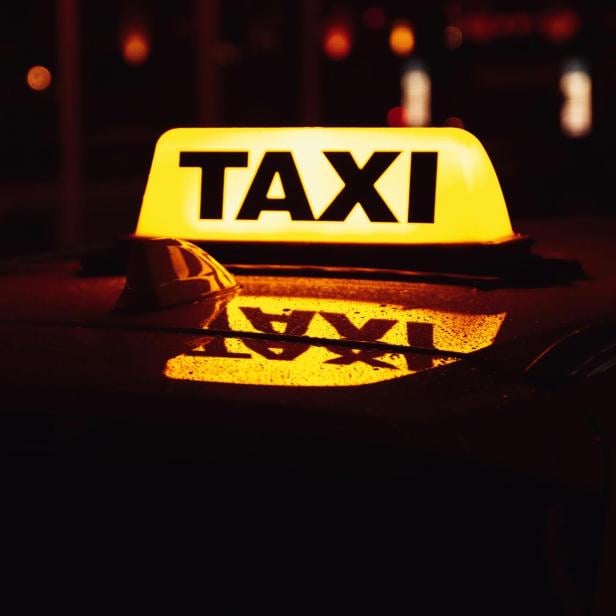 leuchtendes Taxischild