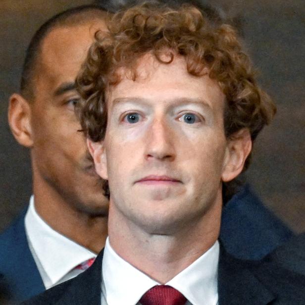 Zuckerberg im Anzug bei der Amtseinführung von Donald Trump 