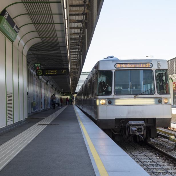 Ein Zug der Linie U4 nach Heiligenstadt steht in der Station Braunschweiggasse.