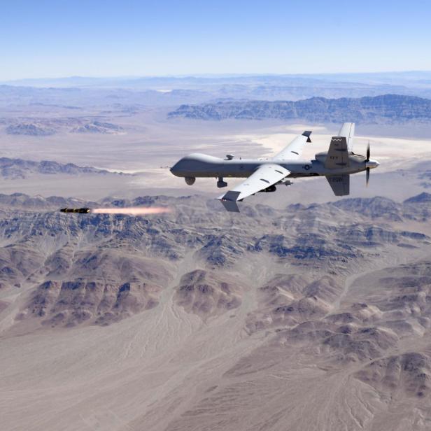 MQ-9 Reaper startet eine Hellfire-Rakete.