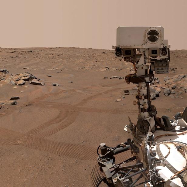 Der Mars-Rover „Perseverance“ erkundet die Marsoberfläche.