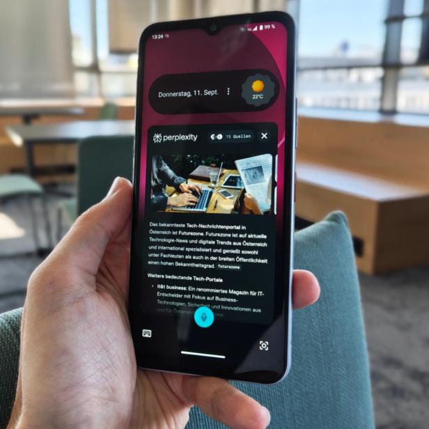 Das T Phone 3 mit der „Antwort-Maschine“ Perplexity.