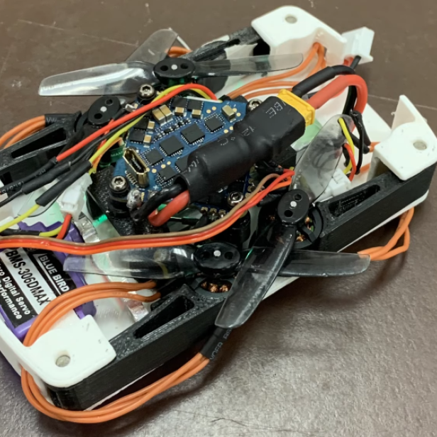 Eine zusammengefaltete Mini-Drohne.