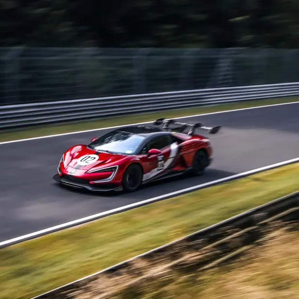 Das schnellste Serienauto der Welt ist erstmals ein E-Auto.