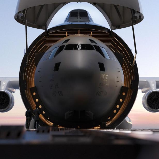 Hier demonstriert Radia, wie der komplette Rumpf einer Boeing C-17 Globemaster in die WindRunner passen würde.