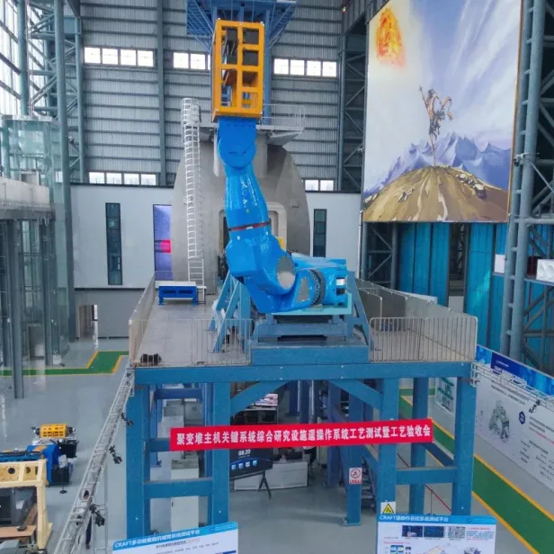 Der Roboterarm mit der Sagengestalt „Kuafu“ im Hintergrund.