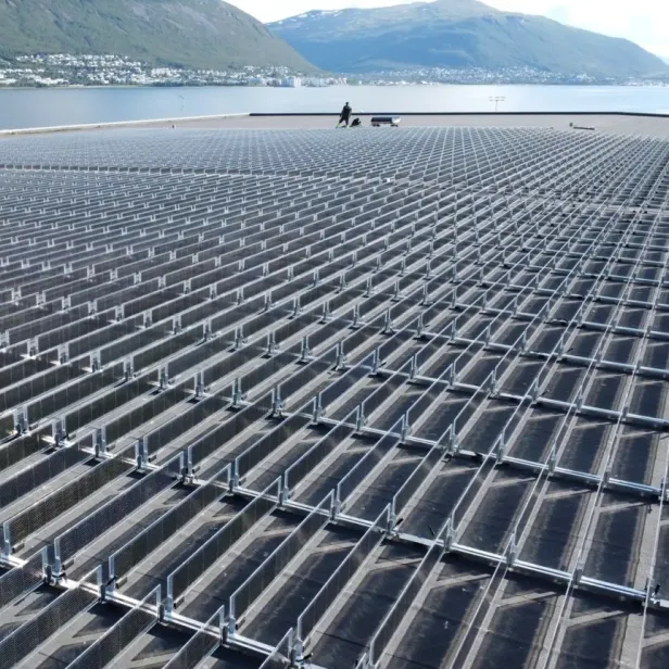 Die vertikale Solaranlage in Tromsø.
