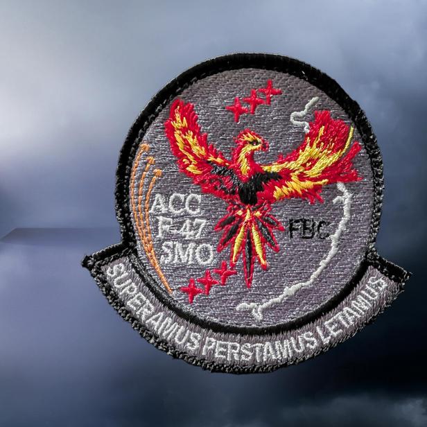 F-47 Konzeptbild und SMO-Aufnäher