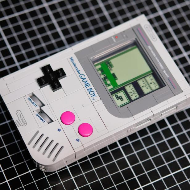 Lego-Game-Boy mit echten Game-Boy-Innereien
