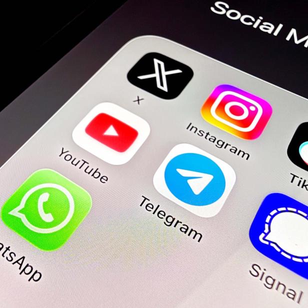 Smartphone-Screen mit Social Media Apps