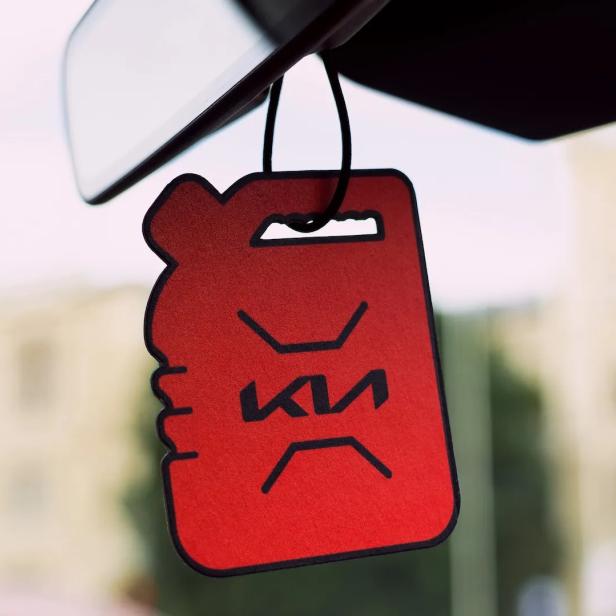 Der KIA Duftspender riecht nach Benzin und Autowerkstatt