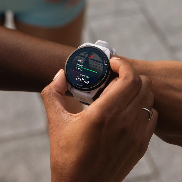 Symbolbild: Garmin Forerunner 165 Laufuhr