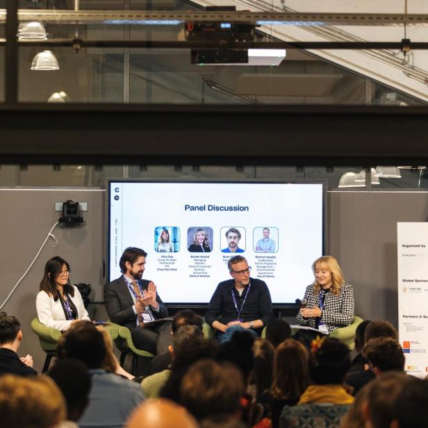 Jury des ClimateLaunchpad auf der Bühne