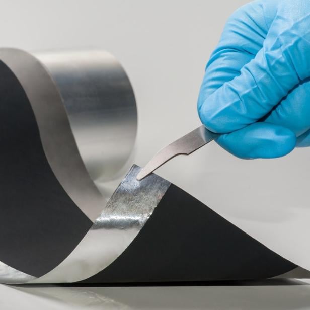 Batterieelektroden lassen sich auch im Rolle-zu-Rolle-Verfahren herstellen.