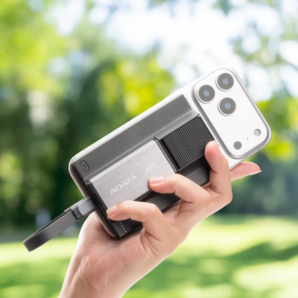 Adata SR800 auf einem Handy