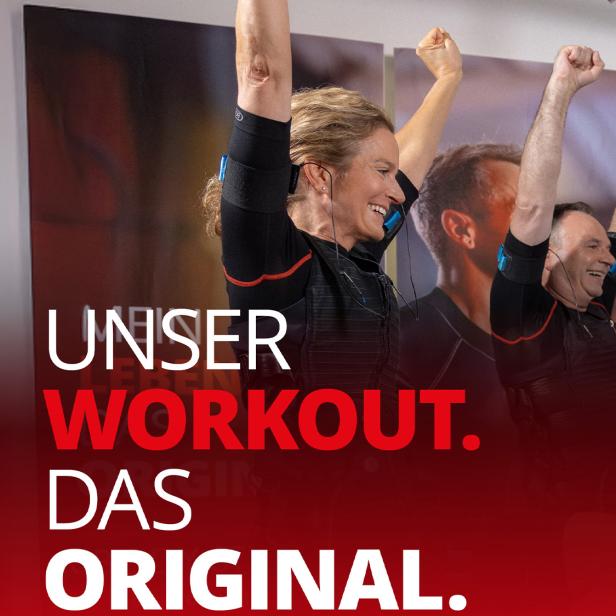 Menschen recken die Arme in die Höhe vor Freude. // Trainingsfreude pur: Bodystreet-Mitglieder feiern Erfolge mit EMS.